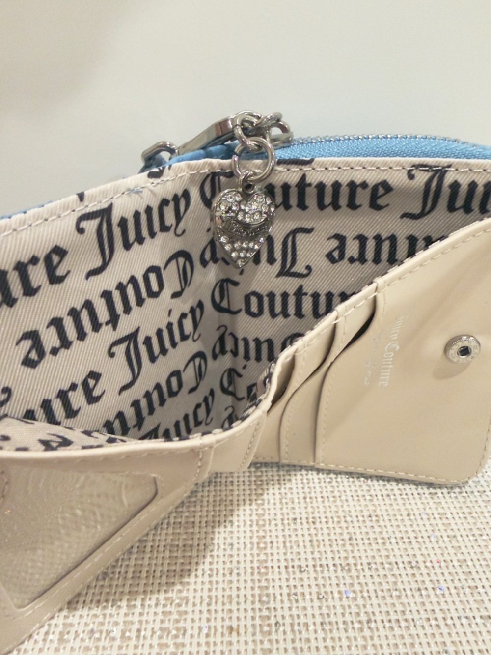 ✨🩵 Juicy Couture That Bling Blue Heritage Embossed Small Wristlet Wallet - Picture 12 of 15